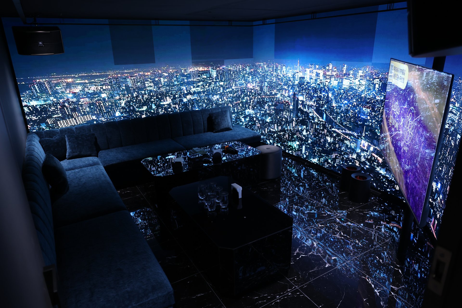 Club One Taipei 夜景包廂｜可容納 10–12 人，240° 城市夜景環繞與頂級音響設備