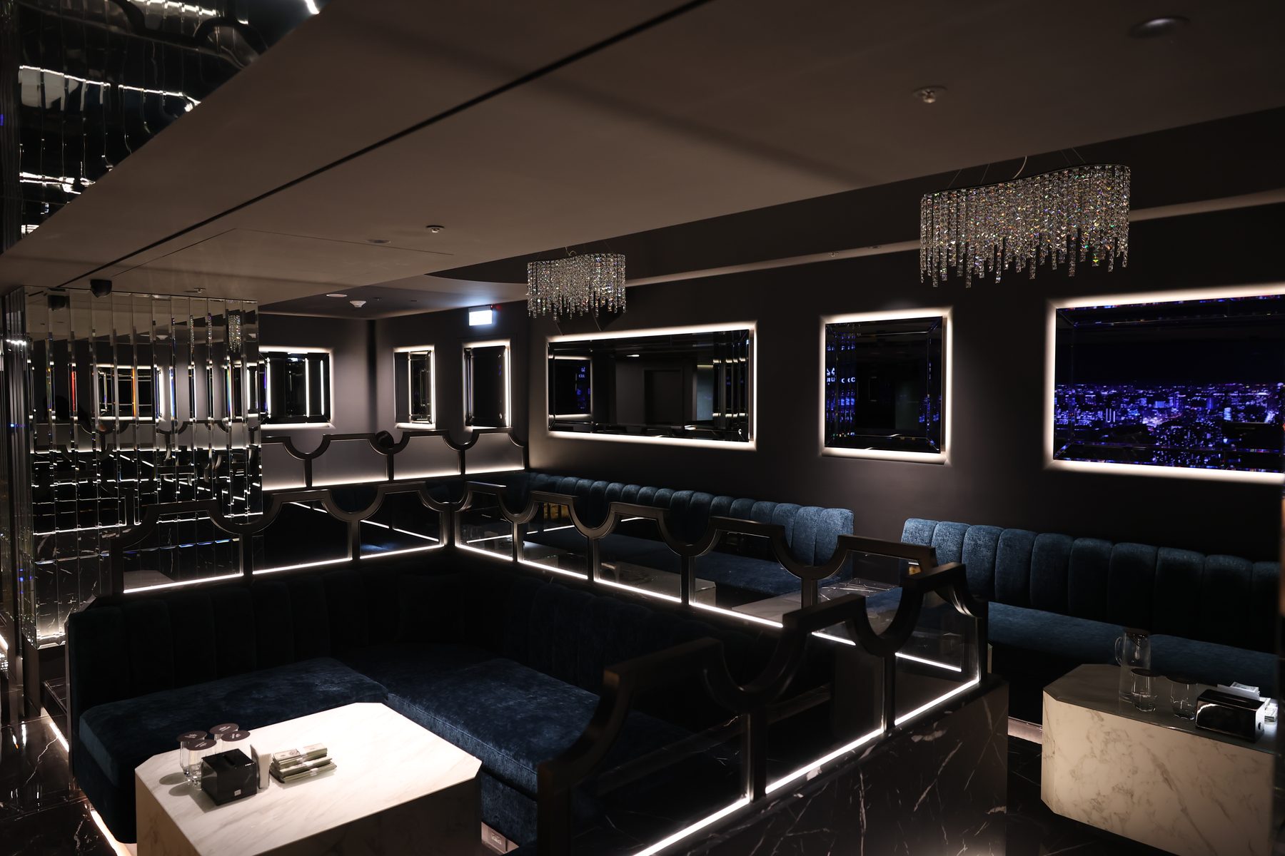 Club One Taipei 專屬席次與水晶吊燈